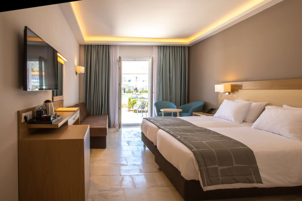 Paleros Beach Resort 2