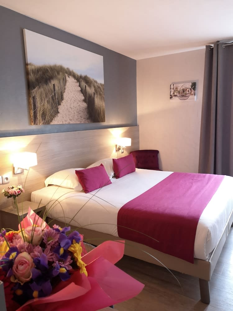 Atoll Hotel restaurant 1