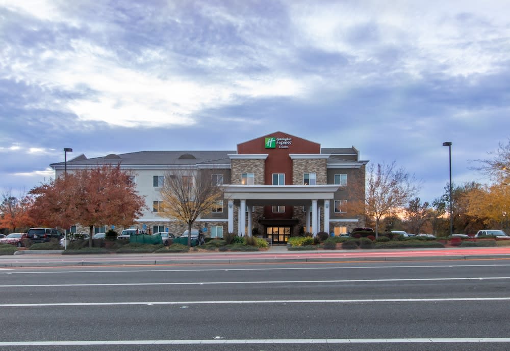 Holiday Inn Express & Suites ROSEVILLE - GALLERIA AREA by IHG 1