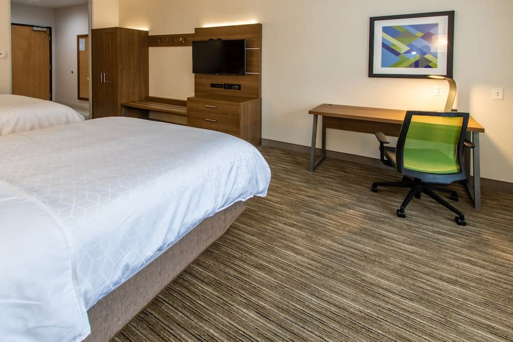 Holiday Inn Express Hotel & Suites Roseville-Galleria Area, an IHG Hotel 3