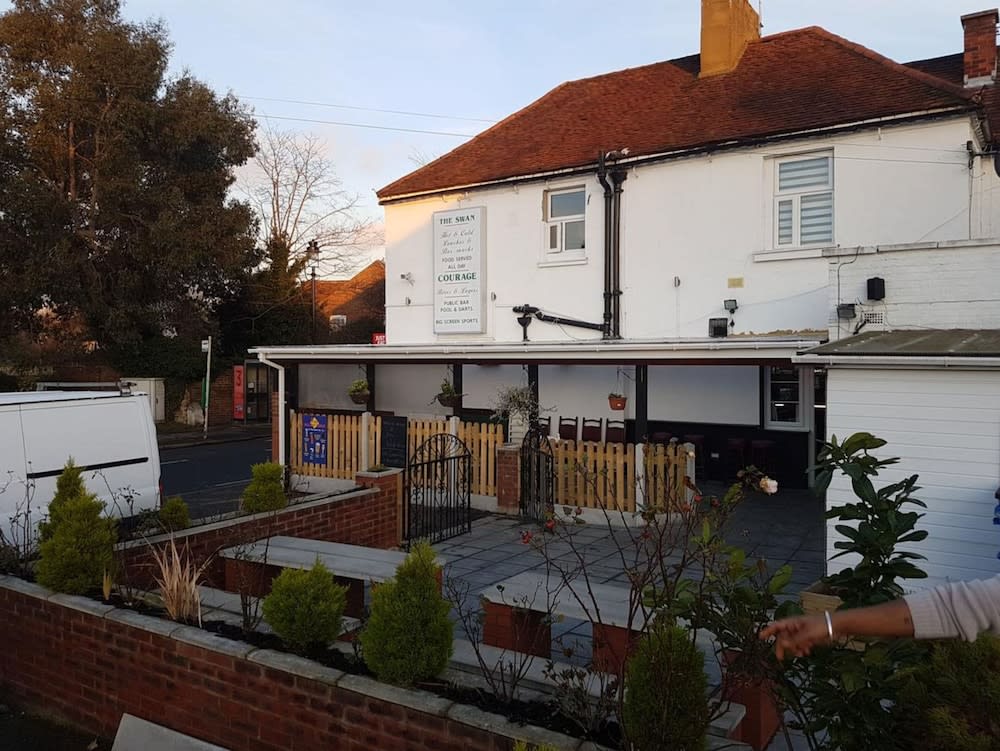Swan Inn, Heathrow Airport 1