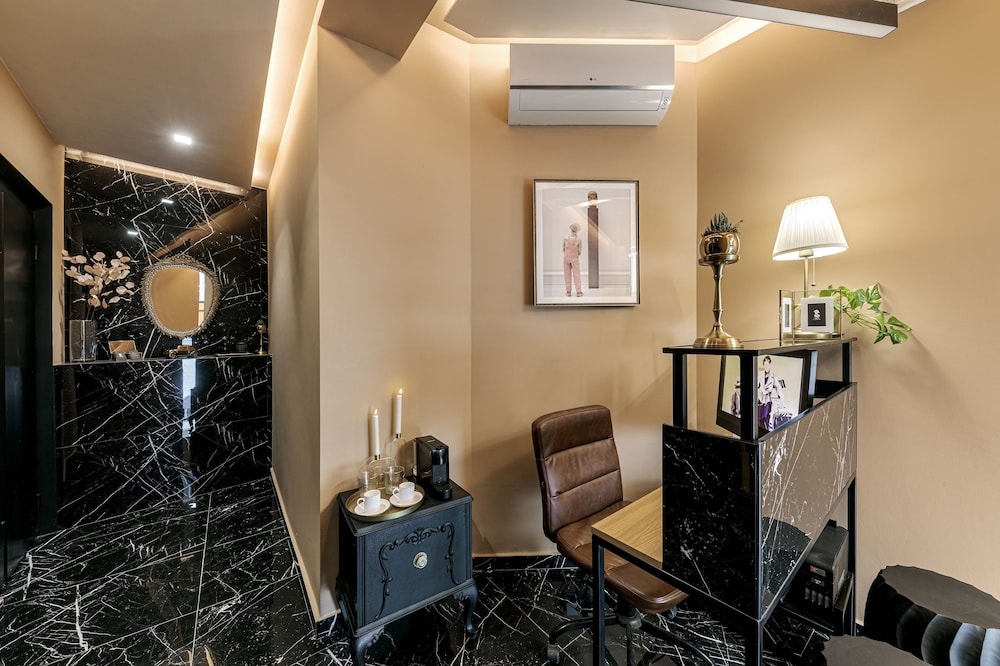 Clyde Athens by Nin&Bau 2