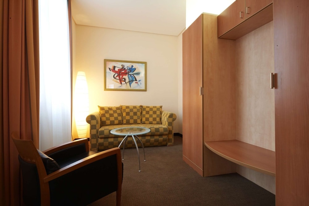 IntercityHotel Berlin Ostbahnhof 5