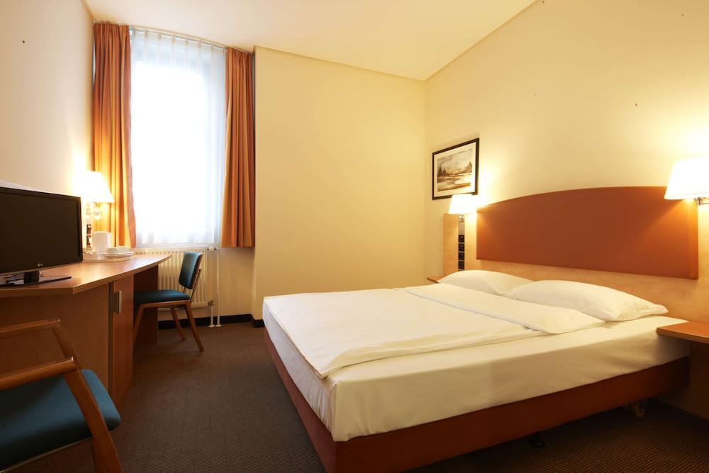 IntercityHotel Berlin Ostbahnhof 4