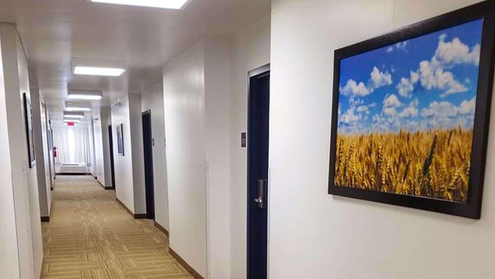 Ramada by Wyndham Williston 1