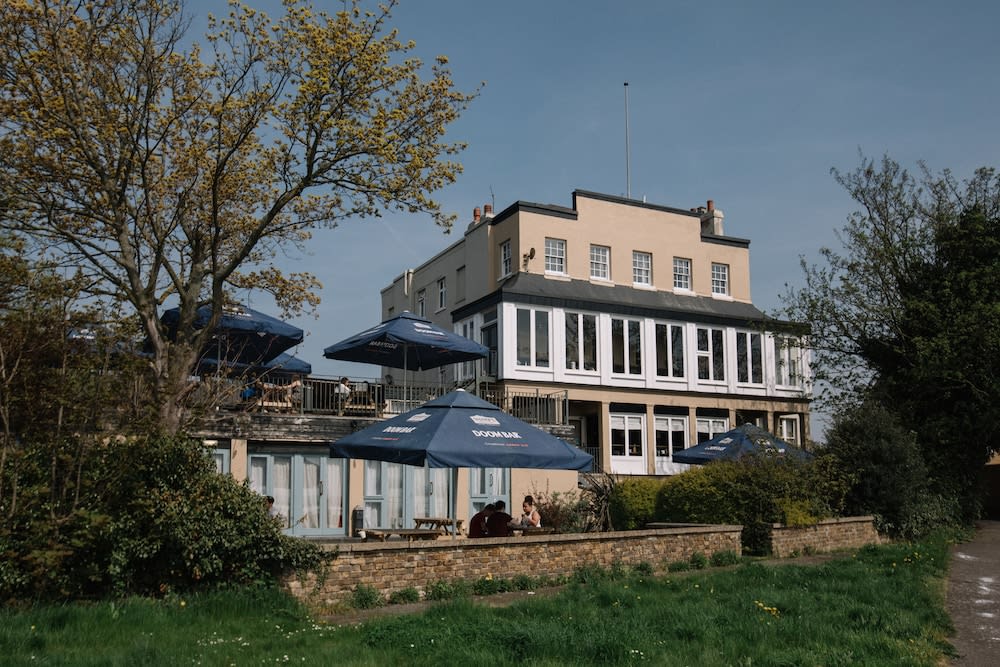 Royal Hotel, Bar & Grill 1