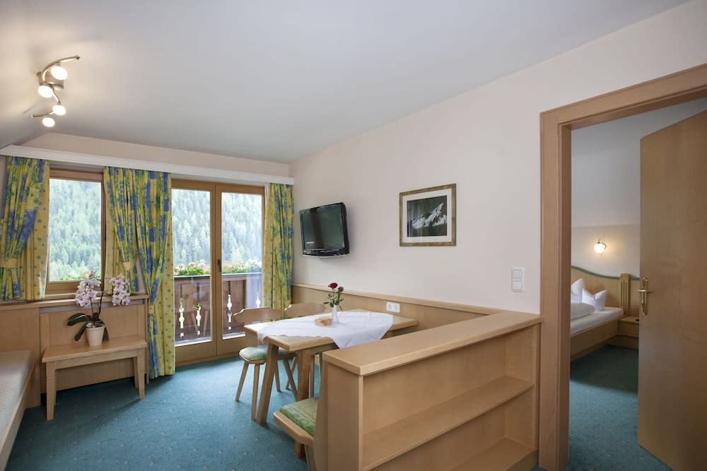 Hotel Die Arlbergerin - Design & Tiroler Gemütlichkeit 2