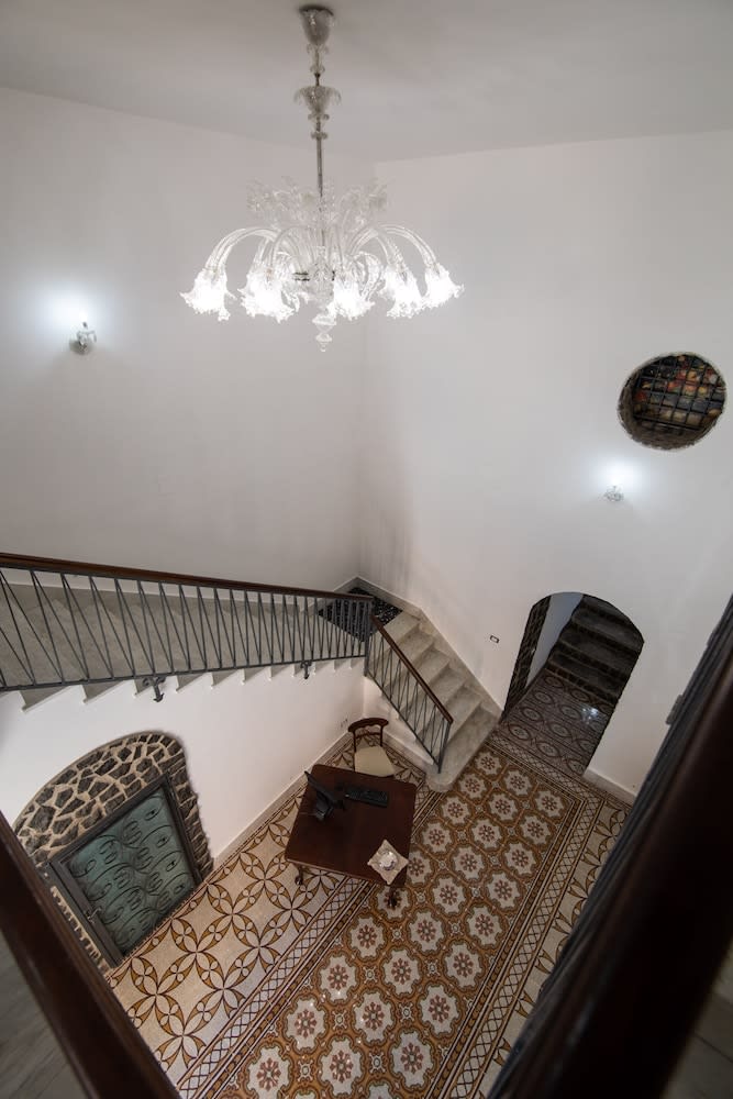 Palazzo Caracciolo del Sole 2