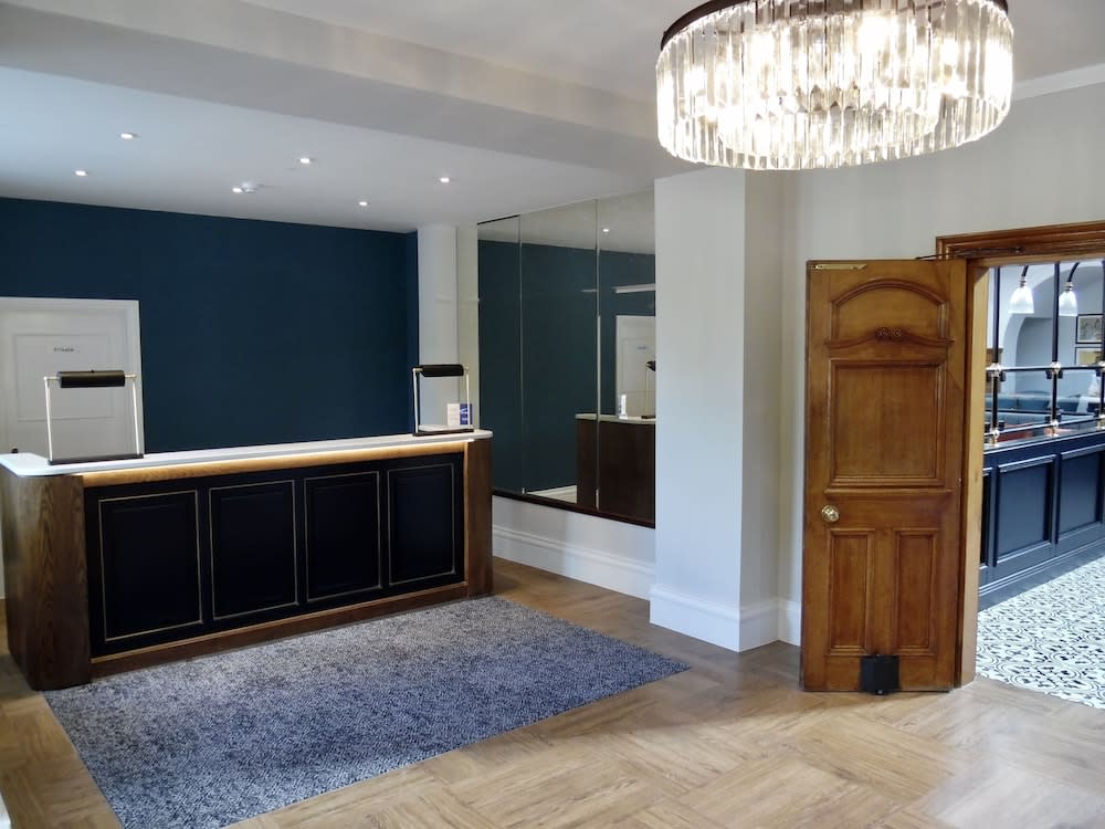 Best Western Chilworth Manor Hotel 1