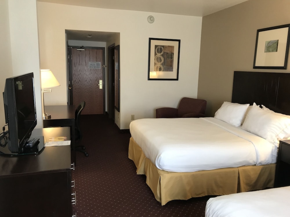 Holiday Inn Express Syracuse Fairgrounds, an IHG Hotel Warners