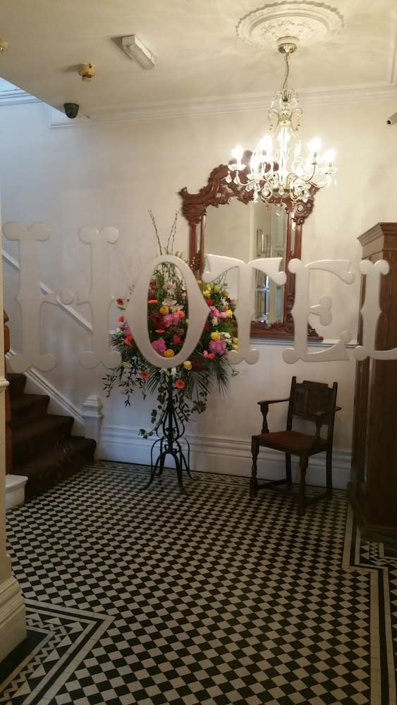 The Carre Arms Hotel 2