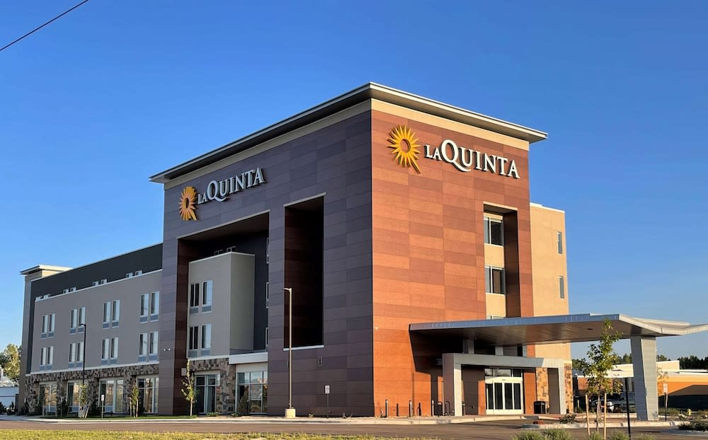 La Quinta Inn & Suites by Wyndham Denver Parker 1