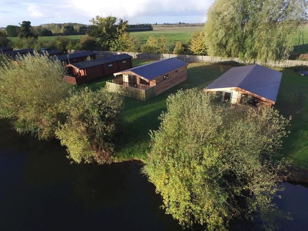 Woodlakes Country Park 2