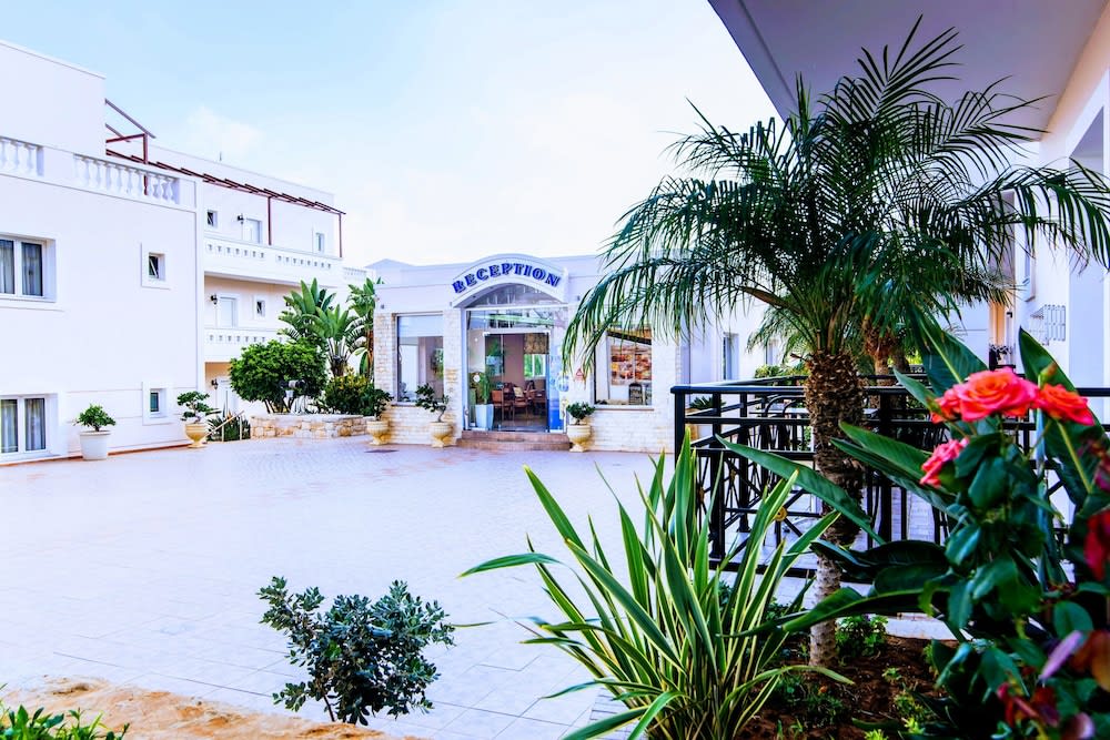 Yiannis Manos Hotel Resort 4