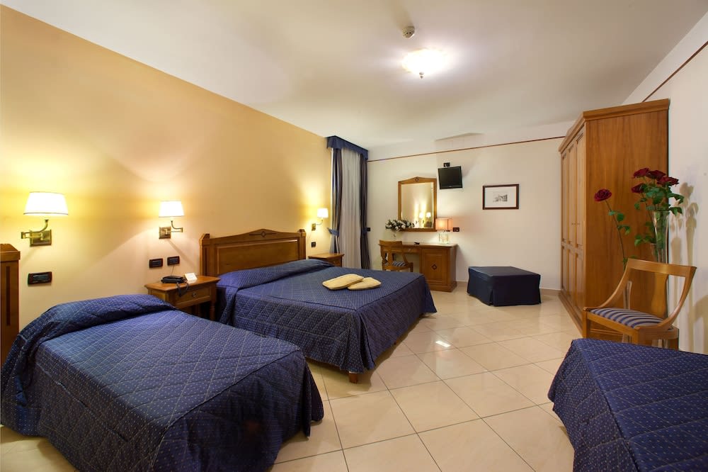 Ulisse Deluxe Hostel 4