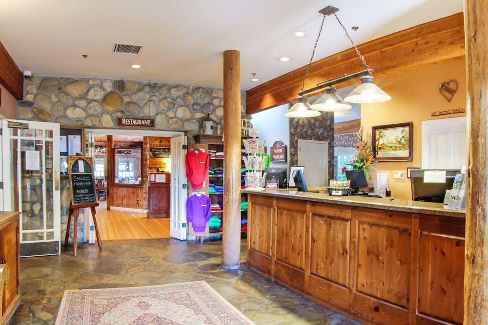 Cambria Pines Lodge 2