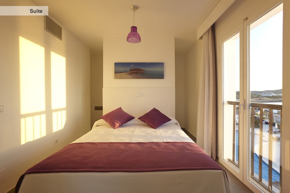 Aparthotel Nereida 5