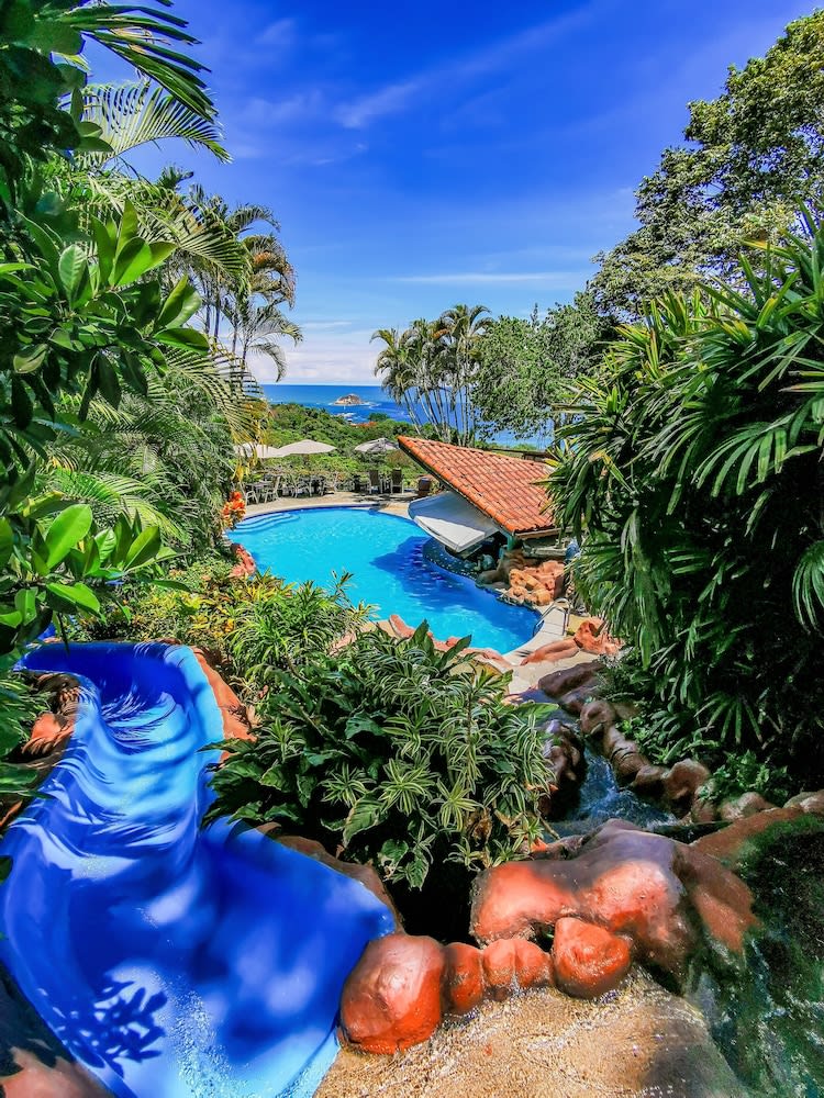 Si Como No Resort & Wildlife Refuge 1