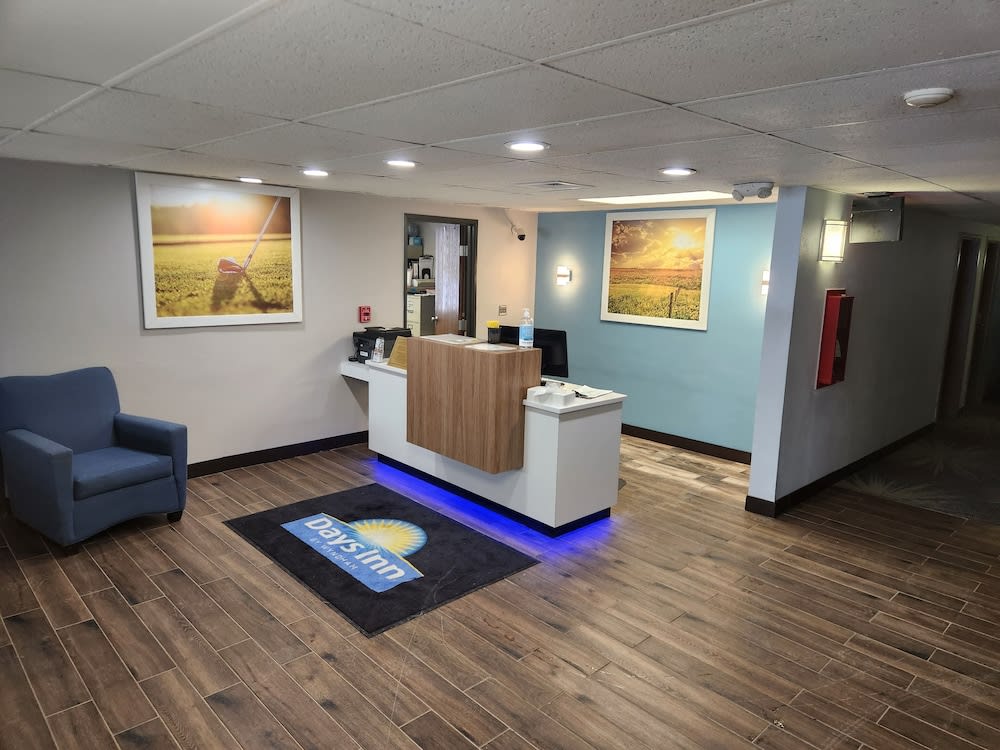 Days Inn by Wyndham Sioux Falls Airport 2