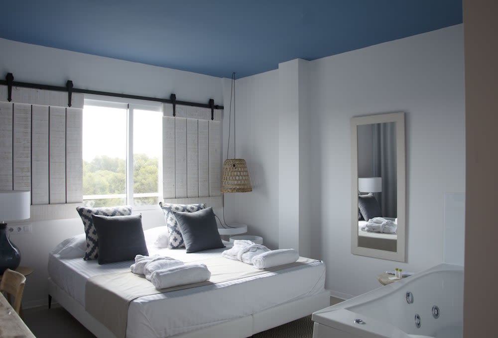 YOU & CO. Saler Beach Boutique 1