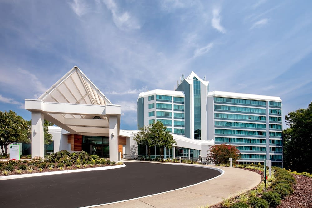 Holiday Inn NEWPORT NEWS - HAMPTON by IHG 1