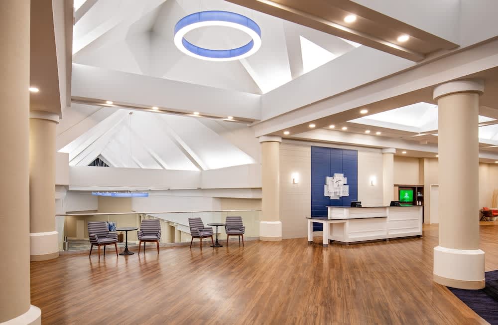 Holiday Inn NEWPORT NEWS - HAMPTON by IHG 2