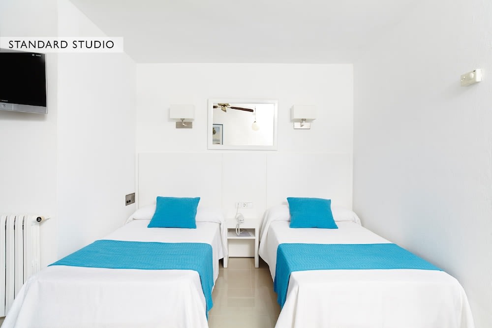 Aparthotel Nereida 4