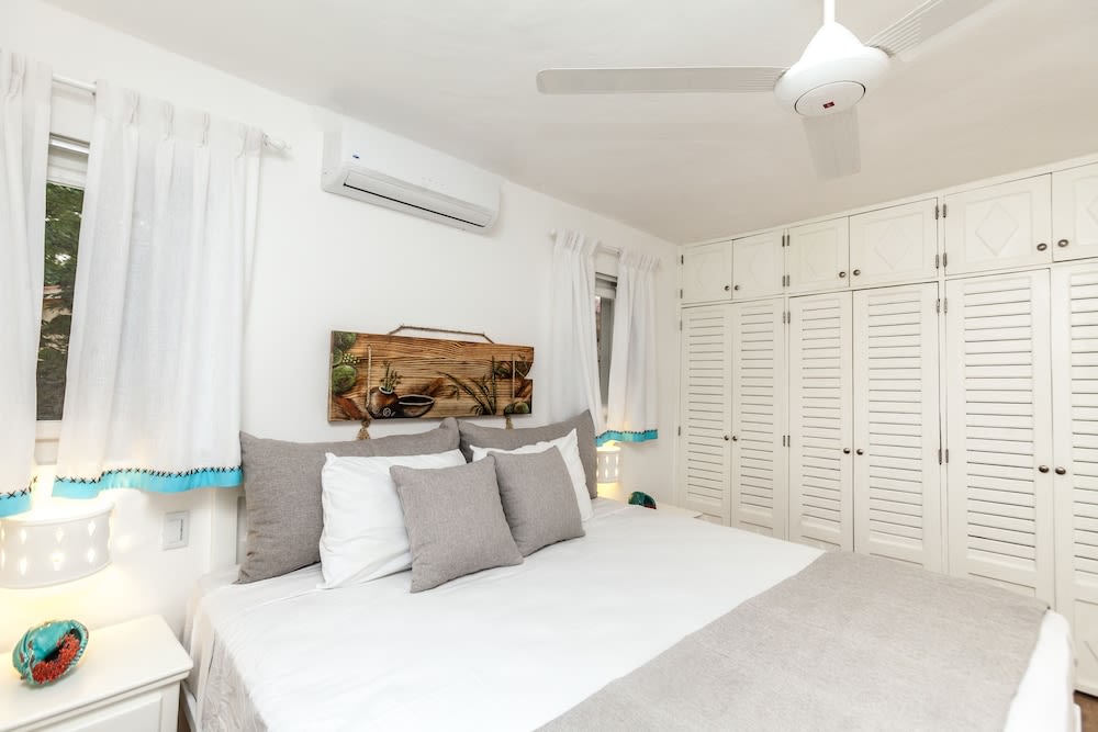 Los Corales Beach Village 4