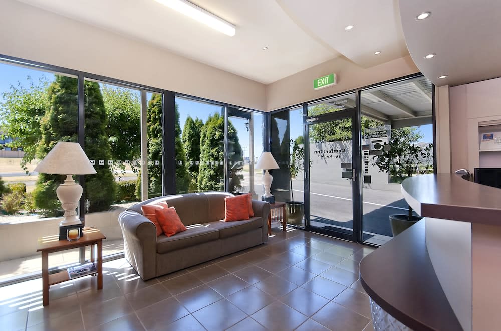Comfort Inn On Raglan 2