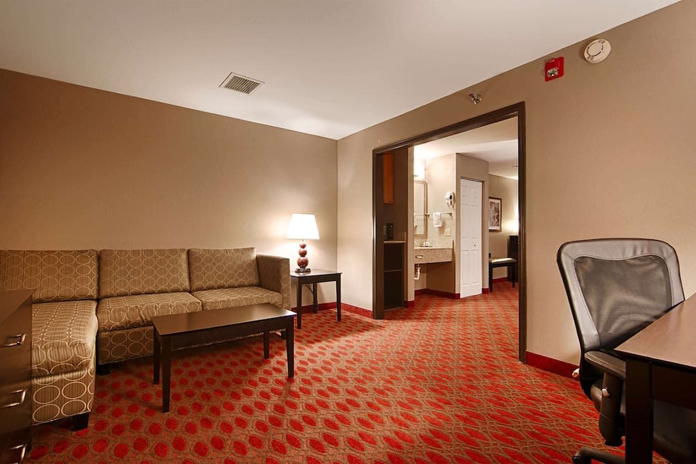 Baymont by Wyndham Brooklyn Center 4