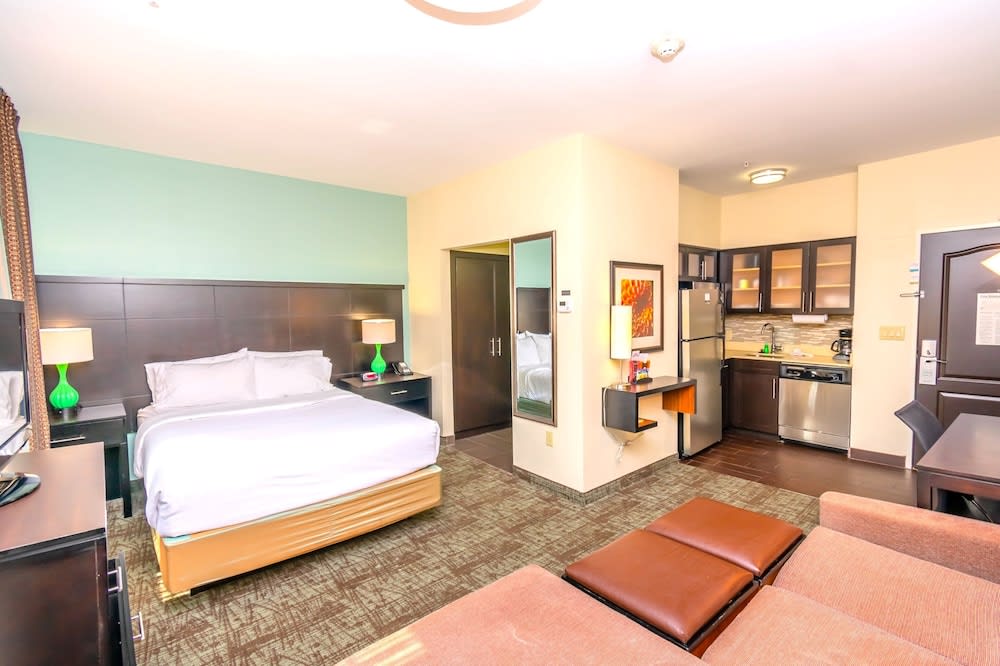 Staybridge Suites HOUSTON IAH - BELTWAY 8 by IHG 1