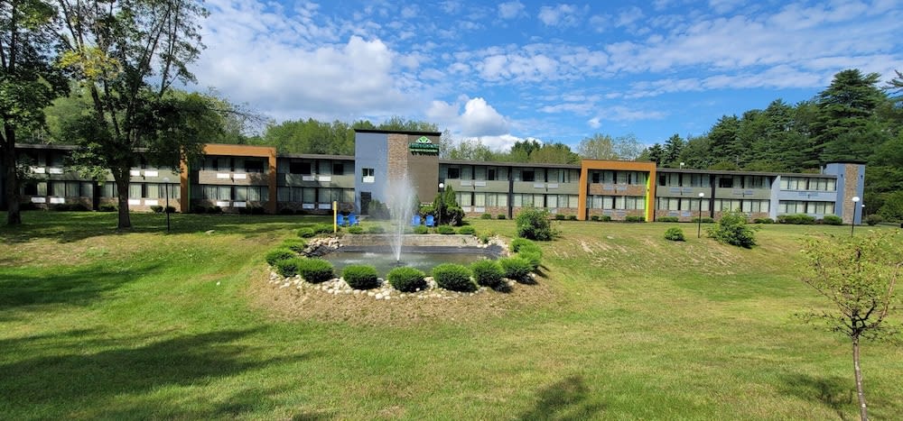 Wingate by Wyndham Lake George 1