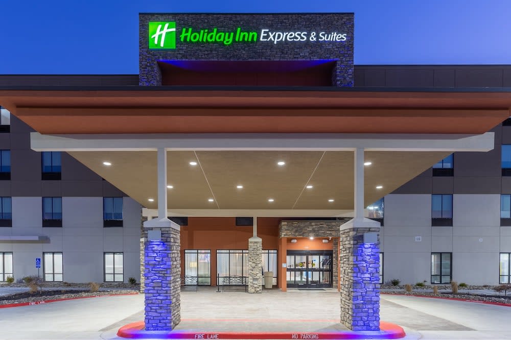 Holiday Inn Express & Suites KEARNEY by IHG 1