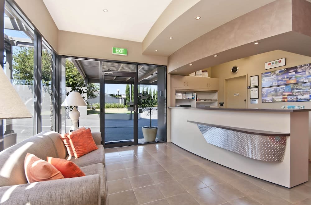 Comfort Inn On Raglan 1