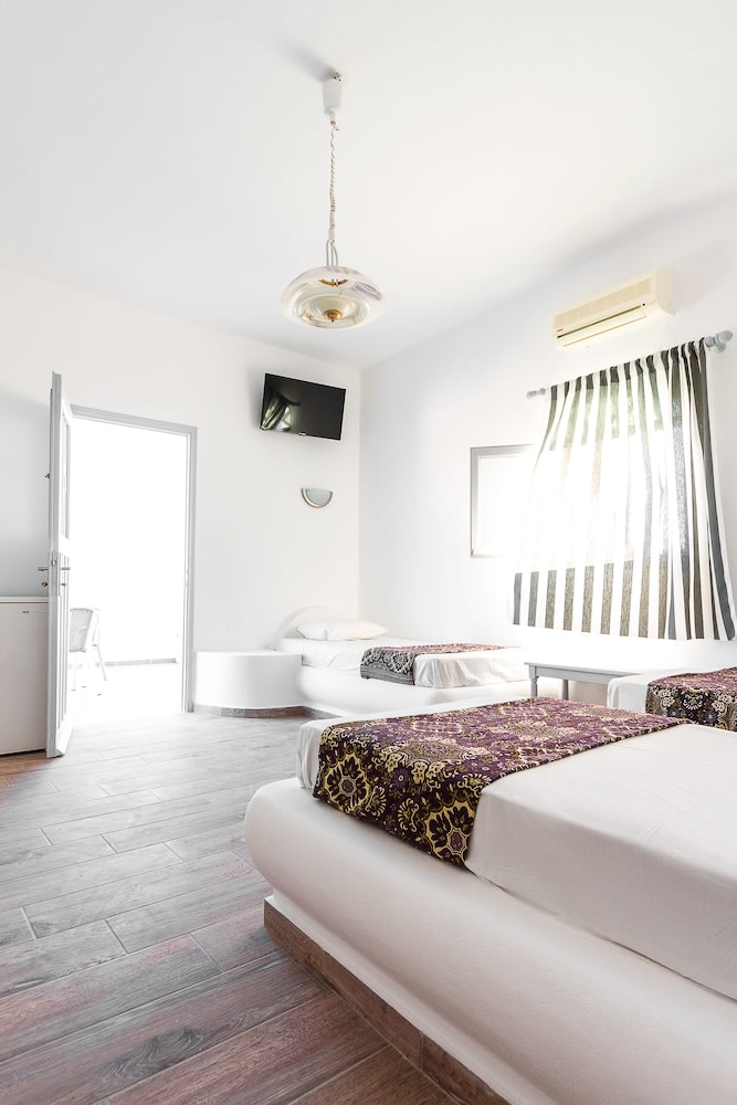 Villa Iliovasilema Santorini 5