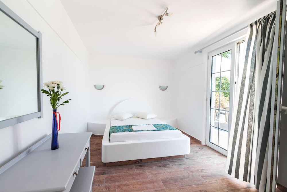 Villa Iliovasilema Santorini 3