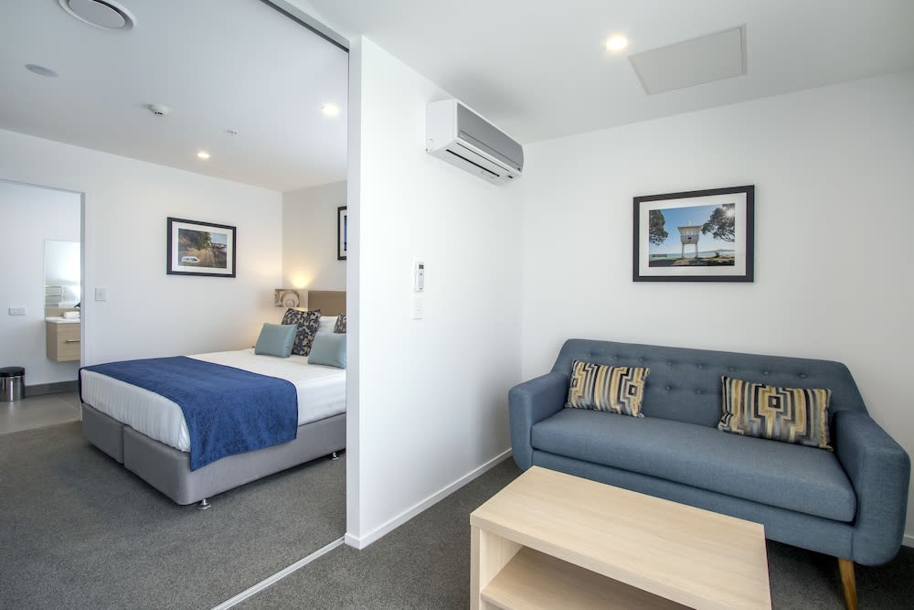 Ramada Suites by Wyndham Albany 5