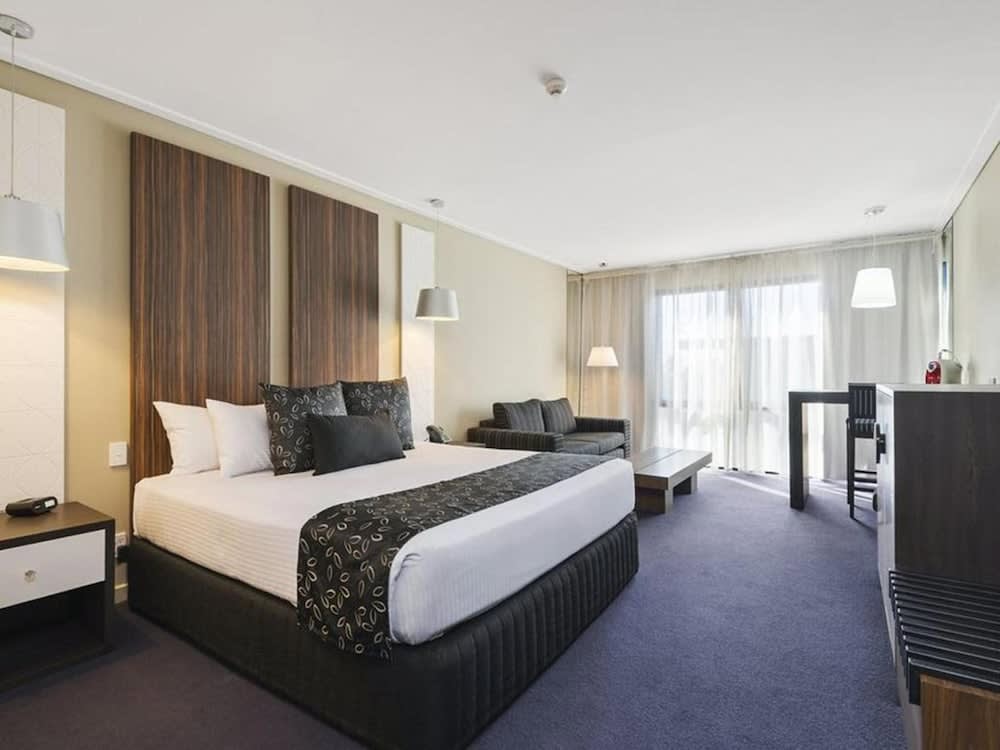 Quality Hotel Taylors Lakes 1