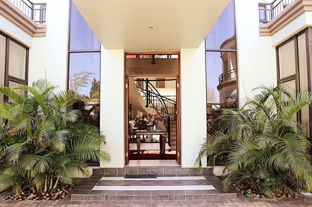 Casa Flora Guesthouse 1