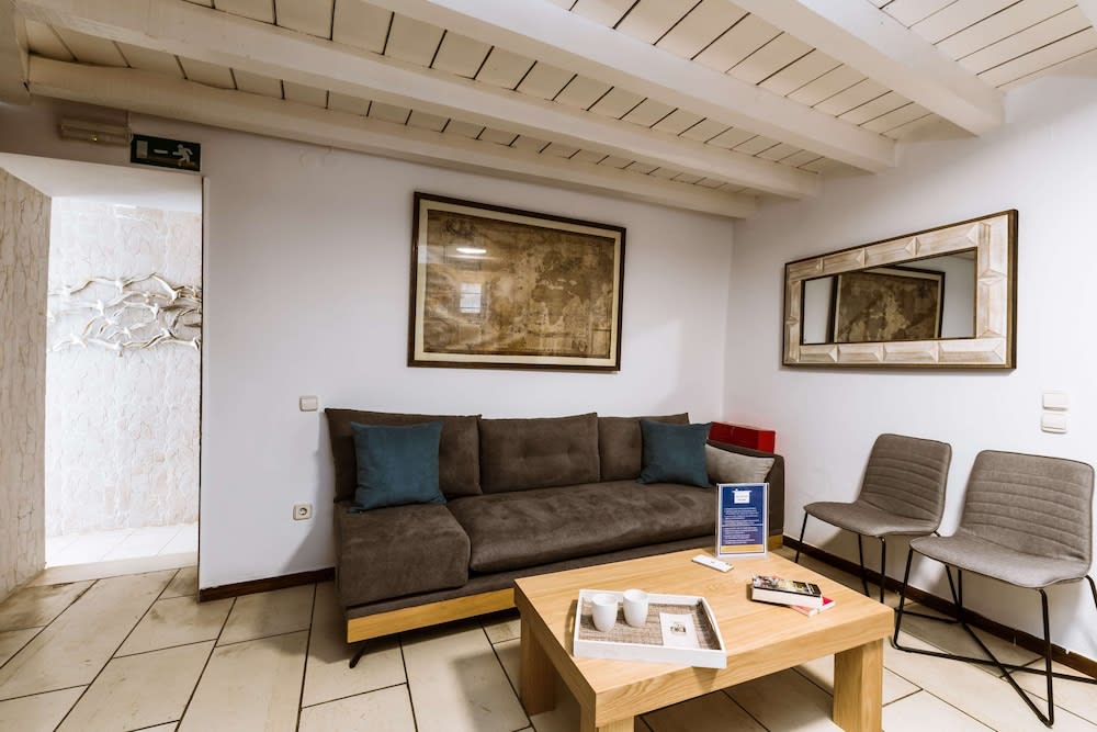 Bozzali Deluxe Hotel 1