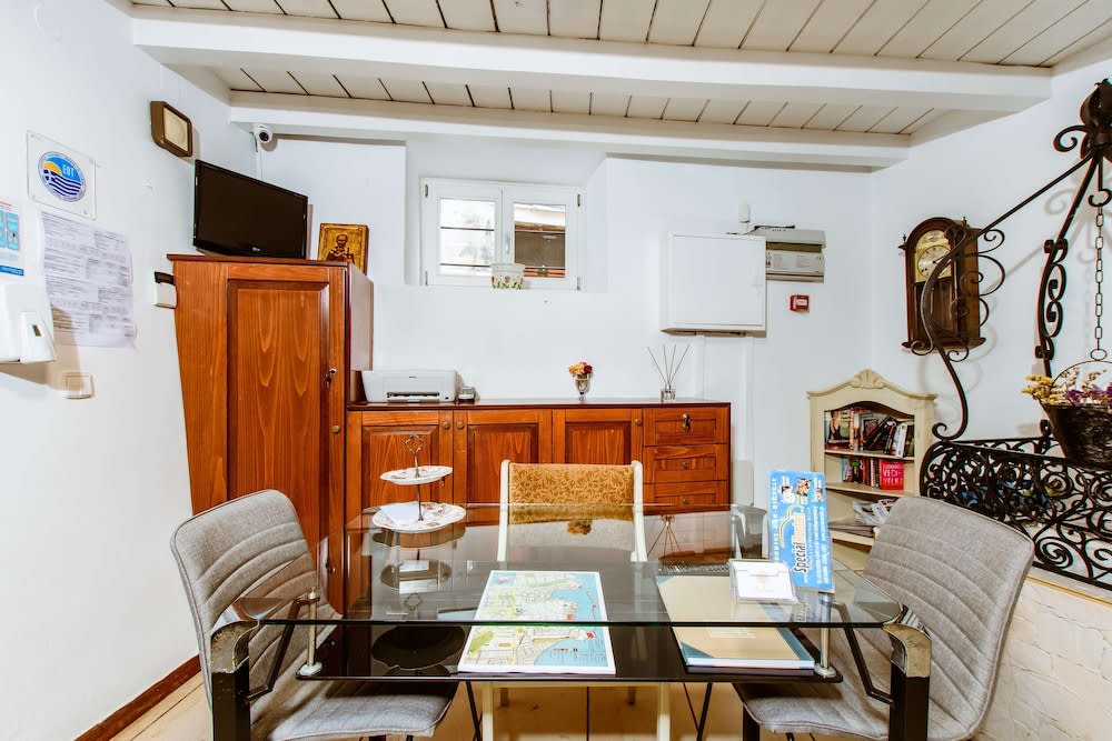 Bozzali Deluxe Hotel 2