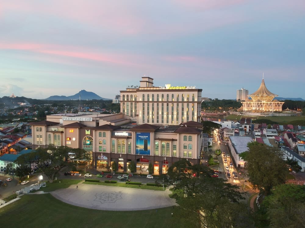 The Waterfront Hotel Kuching 1