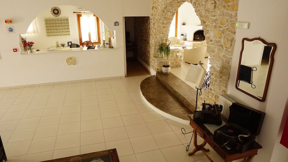 Eri Hotel 2