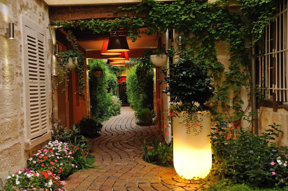 Les Patios du Marais 1 1