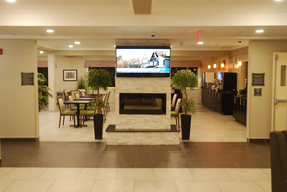 Best Western PLUS Fort Saskatchewan Inn & Suites 2