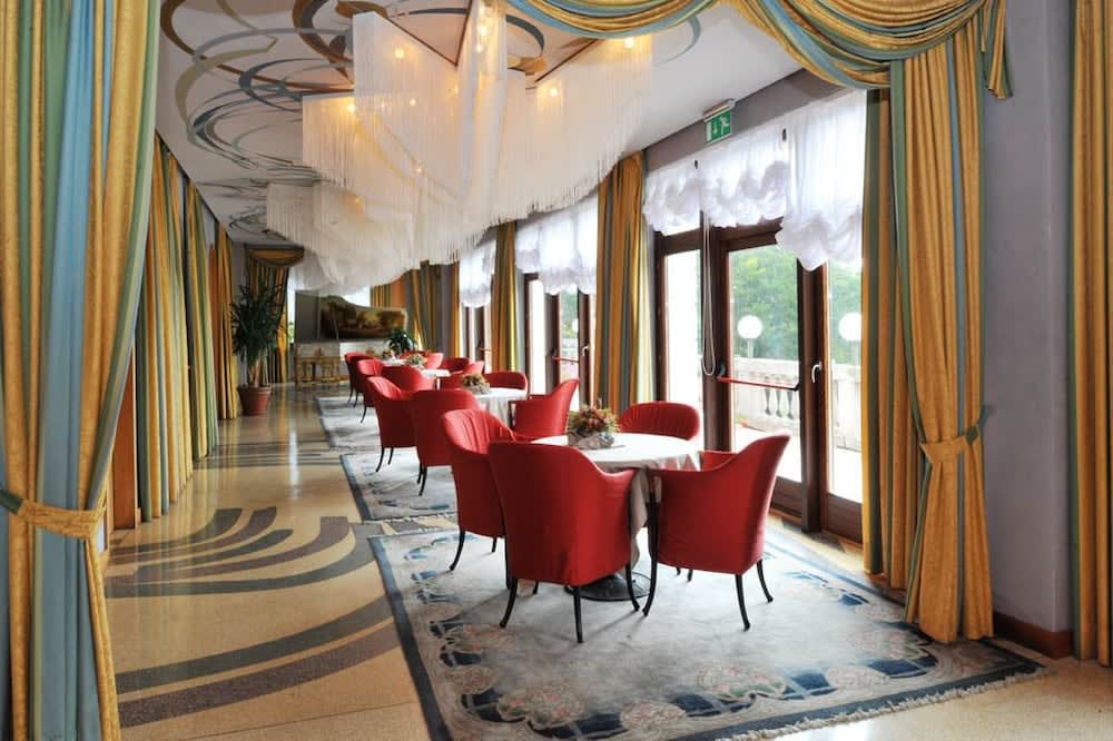 Grand Hotel Astoria 4