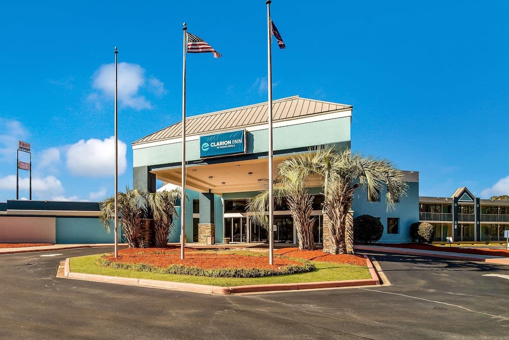 Clarion Inn & Suites Florence - Darlington 1