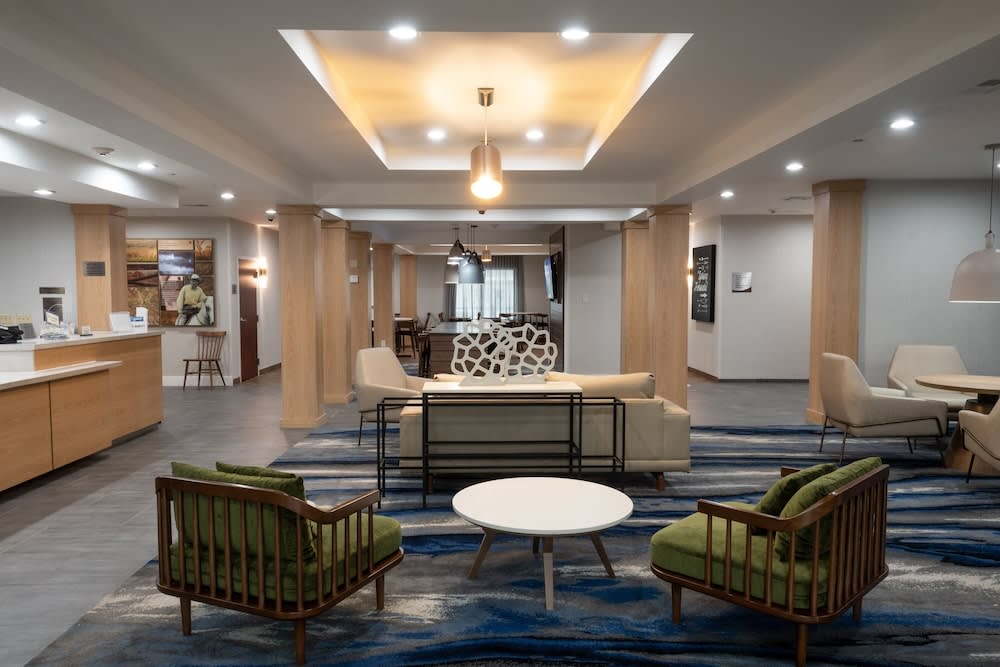Fairfield Inn & Suites Denton 1