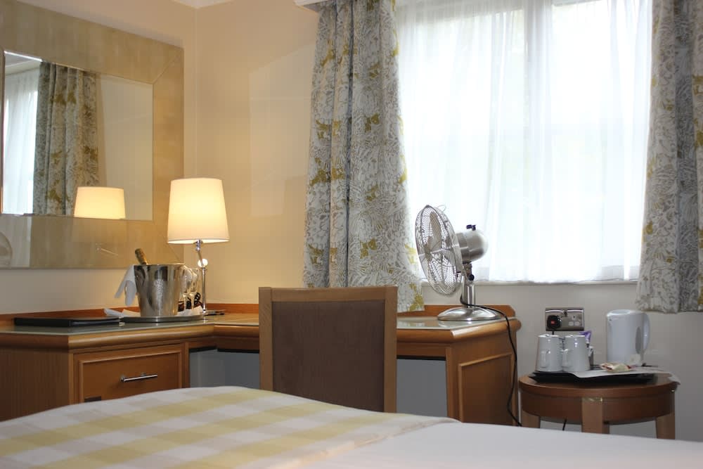 Best Western Chilworth Manor Hotel 3