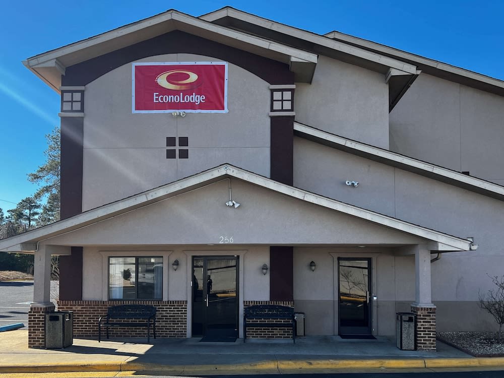 Econo Lodge Spring Lake near Fort Bragg 1